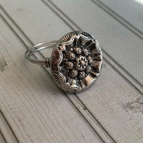 HANDMADE‎ VINTAGE BUTTON RING - Picture 8 of 12